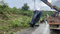 Erzincan’da sağanak faciası! Araç takla atıp ters döndü