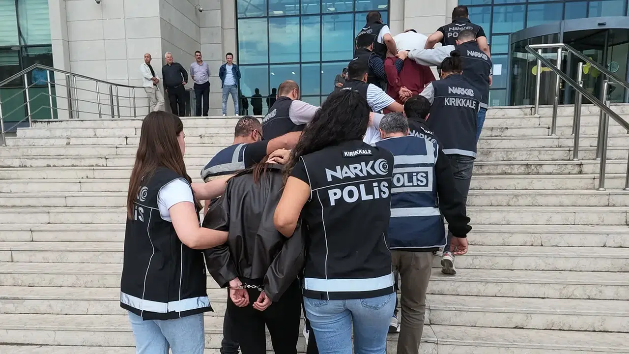 Polisten 12 Milyonluk Narkotik Darbesi: 107 Bin Sentetik Hap