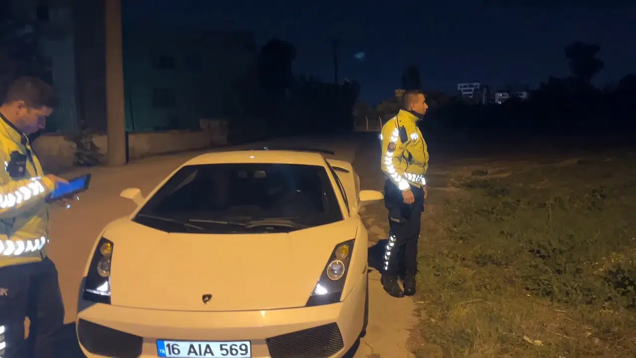 Lüks Araçla Polisten Kaçtı Çalılıkta Uyurken Yakalandı