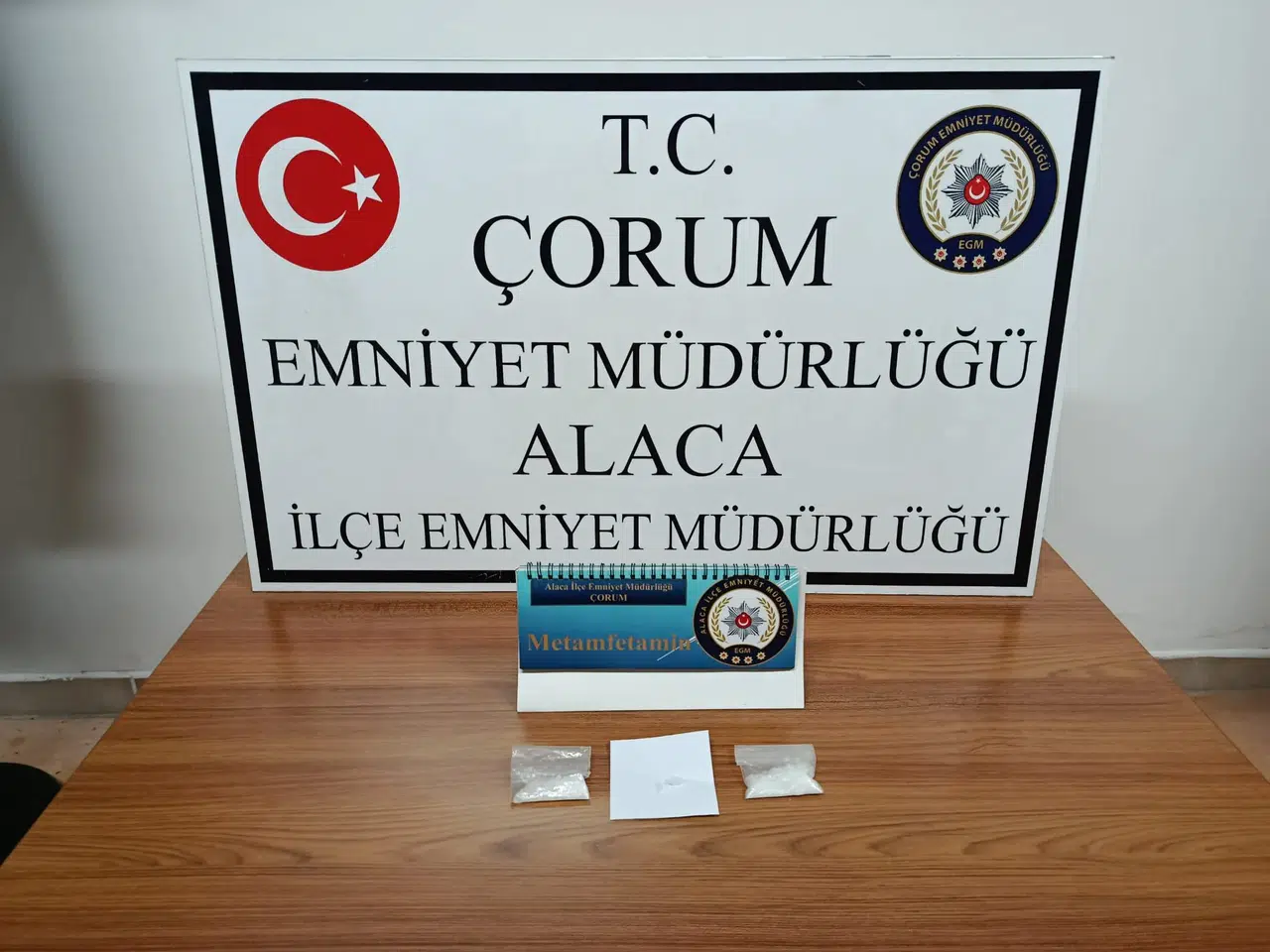 Polisten Alaca’da narkotik baskını: Şüpheliler yakalandı
