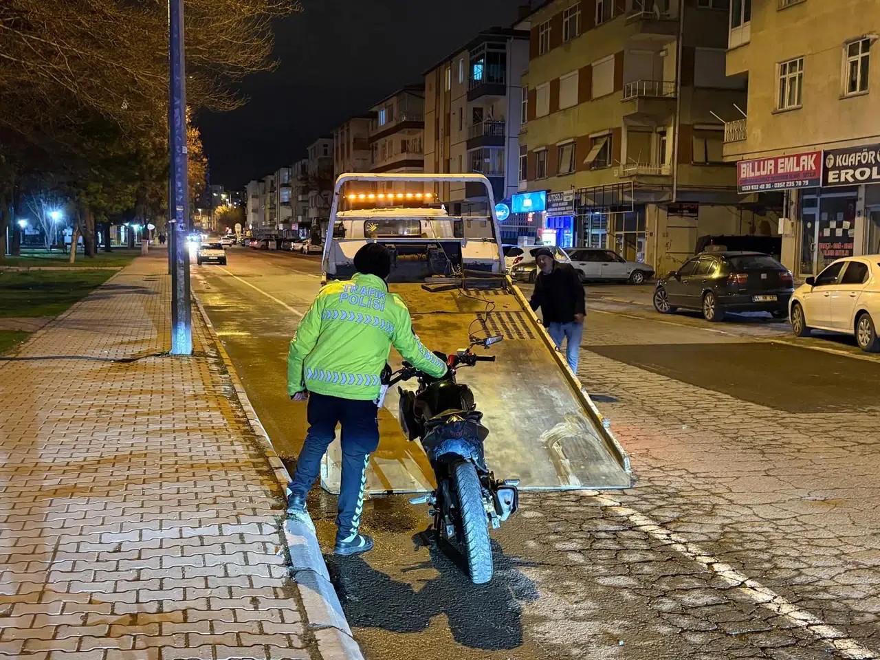 Polisten Kaçan Ehliyetsiz Sürücüye 336 Bin TL Ceza!
