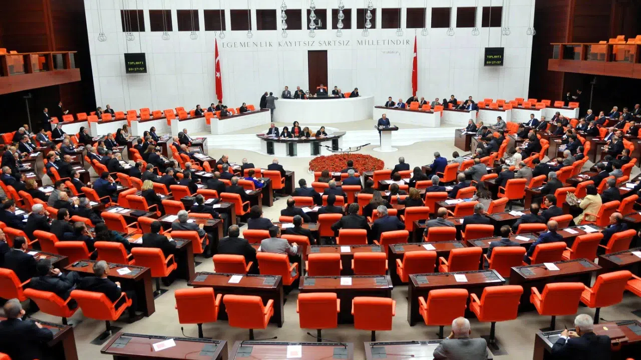 Meclis'te okul saldırıları için kurulan komisyonun üyeleri belirlendi