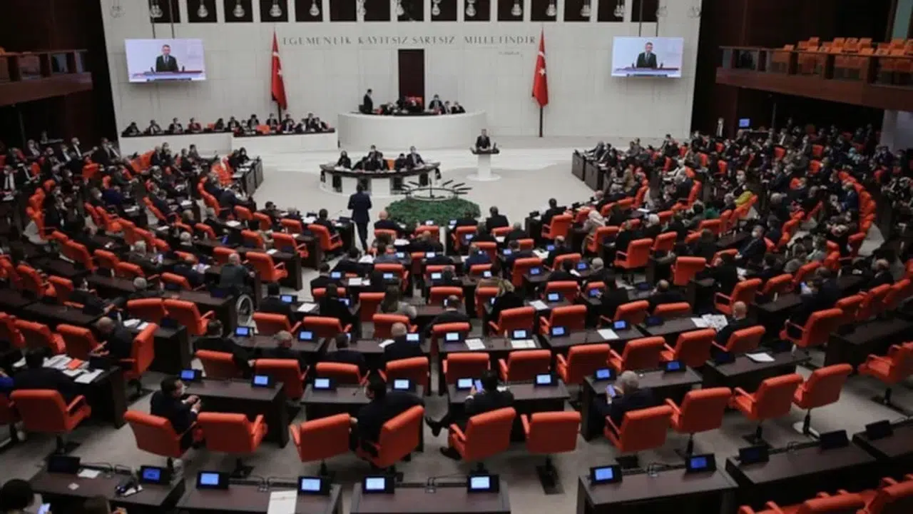 Meclis'te haftanın ilk gündemi: Doğum izni uzatılıyor