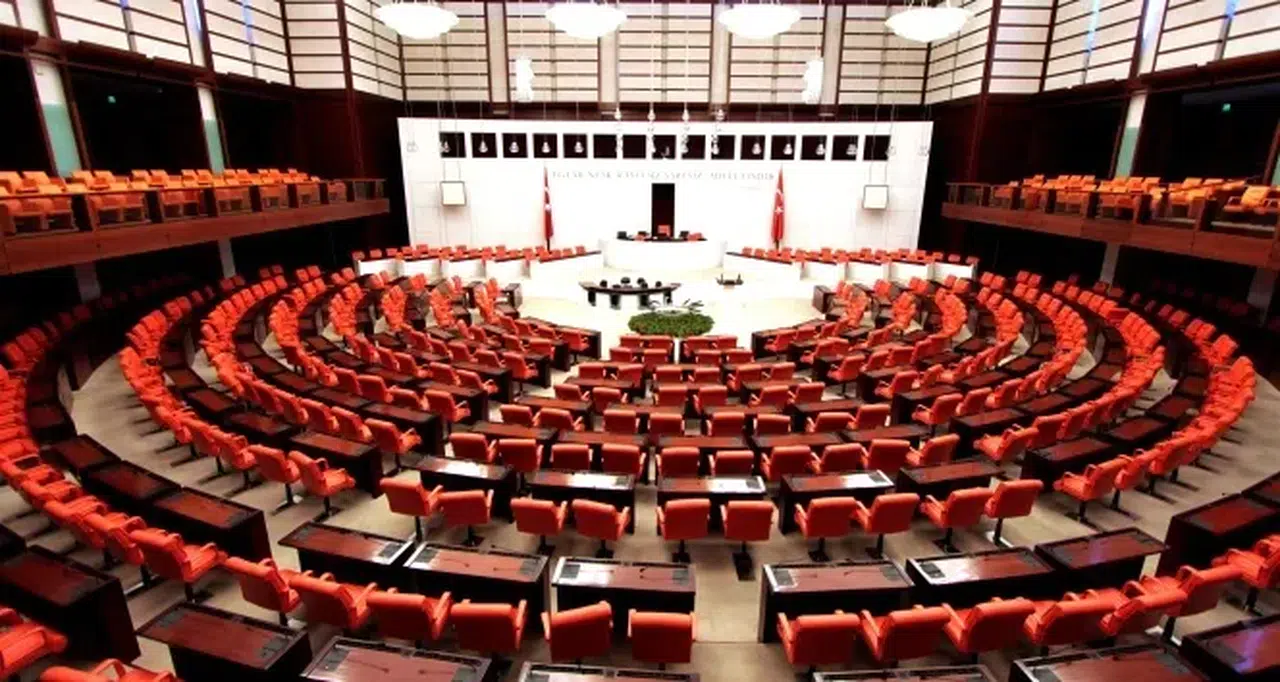 Sosyal medya ve doğum iznine yönelik düzenlemeler Meclis'te