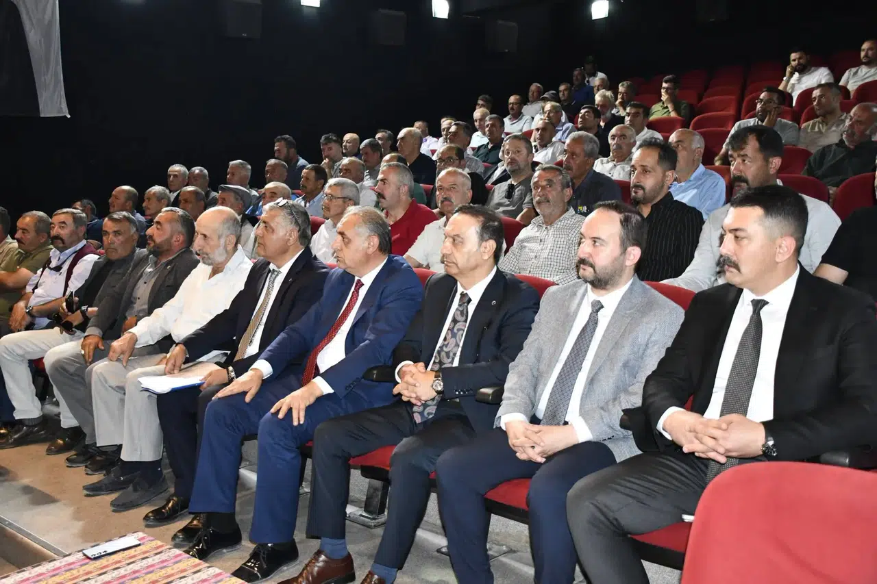 Gürün'de MHP Kongresinde Tek Liste Heyecanı! Sandıktan Fire Çıkmadı...