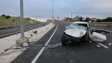 Otomobil direğe çarptı: 1 çocuk ölü, 3 yaralı