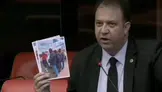 Tayt giydiği için hedef olan Ardahan Valisi, görevden alındı