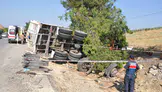 Salihli’de Feci Otobüs Kazası: Kamyona Arkadan Çarptı, 1 Ölü, 7 Yaralı!