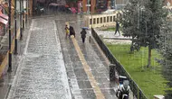 Aniden Yağan Yağmur Sivas Sokaklarını Hareketlendirdi: Meteoroloji'den Yeni Uyarı