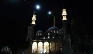 Depremde Yıkılmıştı: Tarihi Yeni Cami Yeniden Yükseliyor