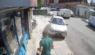 Kaldırıma Çıkan Araç Dehşet Saçtı: Demir Duba Hayat Kurtardı