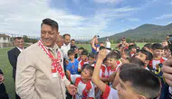 Mesut Özil’den Genç Futbolcu Adaylarına Akademi Müjdesi