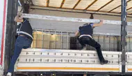Iğdır'da Nakliye Firmasına Kaçak Akaryakıt Operasyonu! 9 Bin Litre Ele Geçirildi