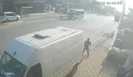 Adana'da Minibüsün Çarptığı 11 Yaşındaki Çocuk Ağır Yaralandı, Sürücü Polise Teslim Oldu!