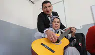 Bir Zamanlar Öğrenciydi! Şimdi 12 Öğrenciye Ders Veriyor