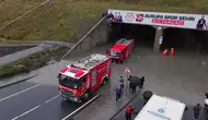 İstanbul'da Alt Geçit Göle Döndü! Kurtarmaya Gelen Ekip Mahsur