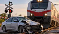 Hatay'da Feci Kaza! Tren Otomobili Metrelerce Sürükledi