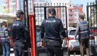İzmir'de Ortaokulda Şok Eden Olay: Öğrenci Çantasından Silah Çıktı