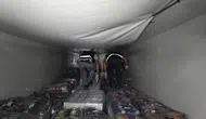 Kocaeli'de Tırdan Kaçak Ürün Fışkırdı! 96 Bin 500 Paket Ele Geçirildi