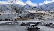 Denizli’ye Mevsimin İlk Karı Yağdı: Nikfer Kayak Merkezi Beyazlandı