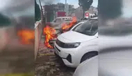 Hatay'da Hastane Otoparkında Korku Dolu Anlar! Otomobil Alev Aldı