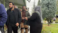 Siyah Çöp Poşetiyle Cami Önüne Geldi! Nedeni Dikkat Çekti