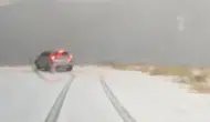 Malatya Pütürge'de Aniden Bastıran Dolu Yolları Beyaza Bürüdü