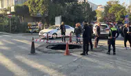 İstanbul'da Korkutan Görüntü! Okul Servisi Geçerken Yol Çöktü