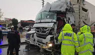 Gaziantep’te 2 Tır ve Minibüs Çarpıştı: 2 Kişi Yaralandı