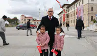 Vali Yılmaz Şimşek Cumhuriyet Bayramı'nda Vatandaşlarla Buluştu
