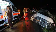 Yağış nedeniyle kontrolden çıkan otomobil takla attı