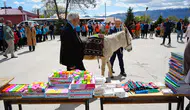 Eşekli Dostoyevski Köy Köy Gezip Öğrencilere Kitap Dağıttı!
