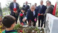 Sivas’ta Bayramda Şehitliklere Anlamlı Ziyaret
