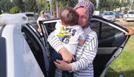 Kilitli Araçta Mahsur Kalan 1,5 Yaşındaki Çocuk Kurtarıldı
