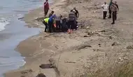 Oğlunu Kurtarmak İçin Denize Atladı, İkisi de Yoğun Bakıma Kaldırıldı