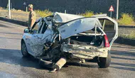 Freni tutmayan kamyonet kırmızı ışıkta duran otomobile çarptı
