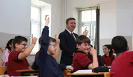 Vali Aydoğdu Kendisini Davet Eden Öğrenciyi Unutmadı