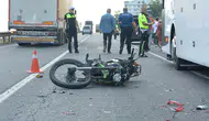 Arızalı otobüse çarpan motosikletli hayatını kaybetti