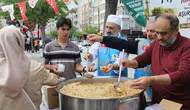 İnönü Bulvarı’nda Görülmemiş Kalabalık! Belediye Başkanı Adem Uzun da Sıraya Girdi!