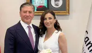 CHP'li vekiller Murat Emir ile Evrim Rızvanoğlu'nun nikahından ilk kare
