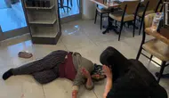 Tekmelere aldırmayan köpek kadının kolunu kopardı