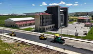 Sivas Belediyesi'nden Okul Çevresine Dev Hizmet: Asfalt Mesaisi Başladı