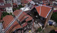 Fatih'te Restorasyon Kabusu: Asırlık Ahşap Bina Bir Anda Alev Alev Yanmaya Başladı!