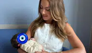 Sivaslı ünlü şarkıcı Hadise ikinci yeğenini kucağına aldı