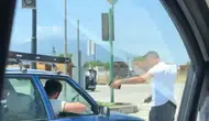 Seyir Halinde Alkol Alıp Ayaklarını Çıkardılar! Polisi Görünce...