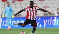 Sivasspor'da Flaş İmza! Defansın Bel Kemiği 2 Yıl Daha Takımda Kaldı...