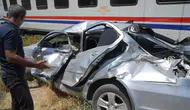Muş'ta Hemzemin Geçitte Dehşet! Tren Otomobili Biçti: 3 Yaralı...