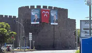 Diyarbakır Surlarında Hareketli Dakikalar! Görenler Durup Bir Daha Baktı