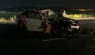 Sivas’ta traktöre çarpan Mercedes hurda yığınına döndü