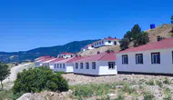 Teslim Edilmeden Çatladı, Köylü İcralık Oldu! Koyulhisar’daki Afet Konutlarında Tepki Büyüyor